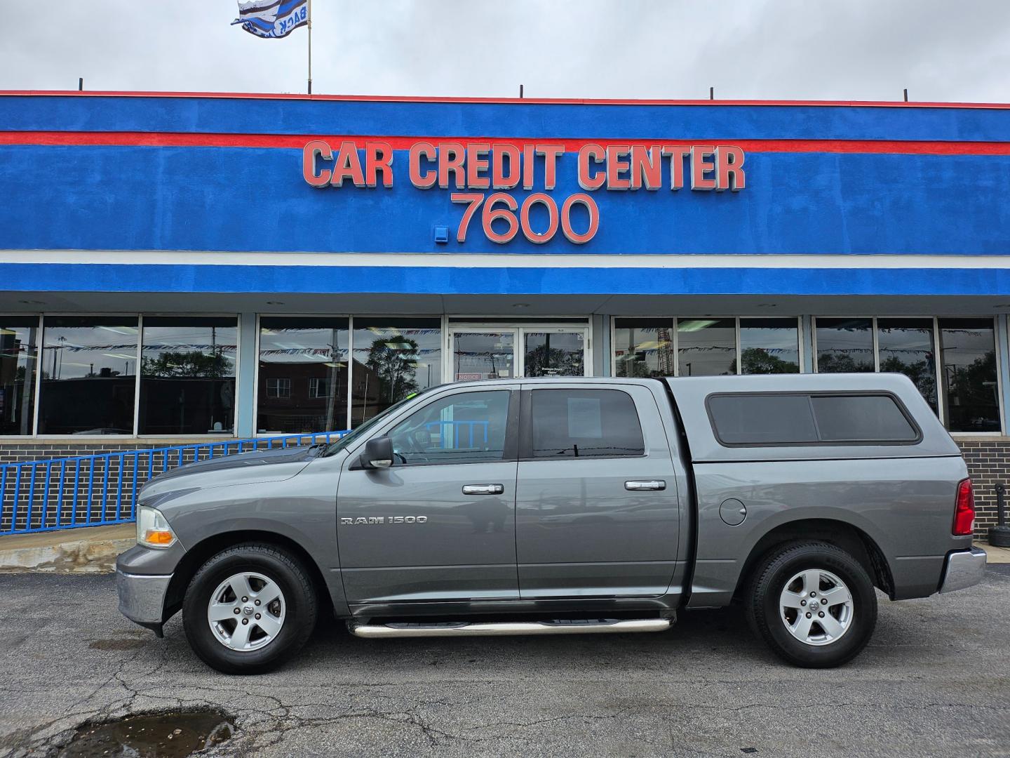 2011 GRAY Dodge Ram 1500 SLT Crew Cab 2WD (1D7RB1CP4BS) with an 4.7L V8 SOHC 16V FFV engine, 5-Speed Automatic transmission, located at 7600 S Western Ave., Chicago, IL, 60620, (773) 918-3980, 0.000000, 0.000000 - Photo#0